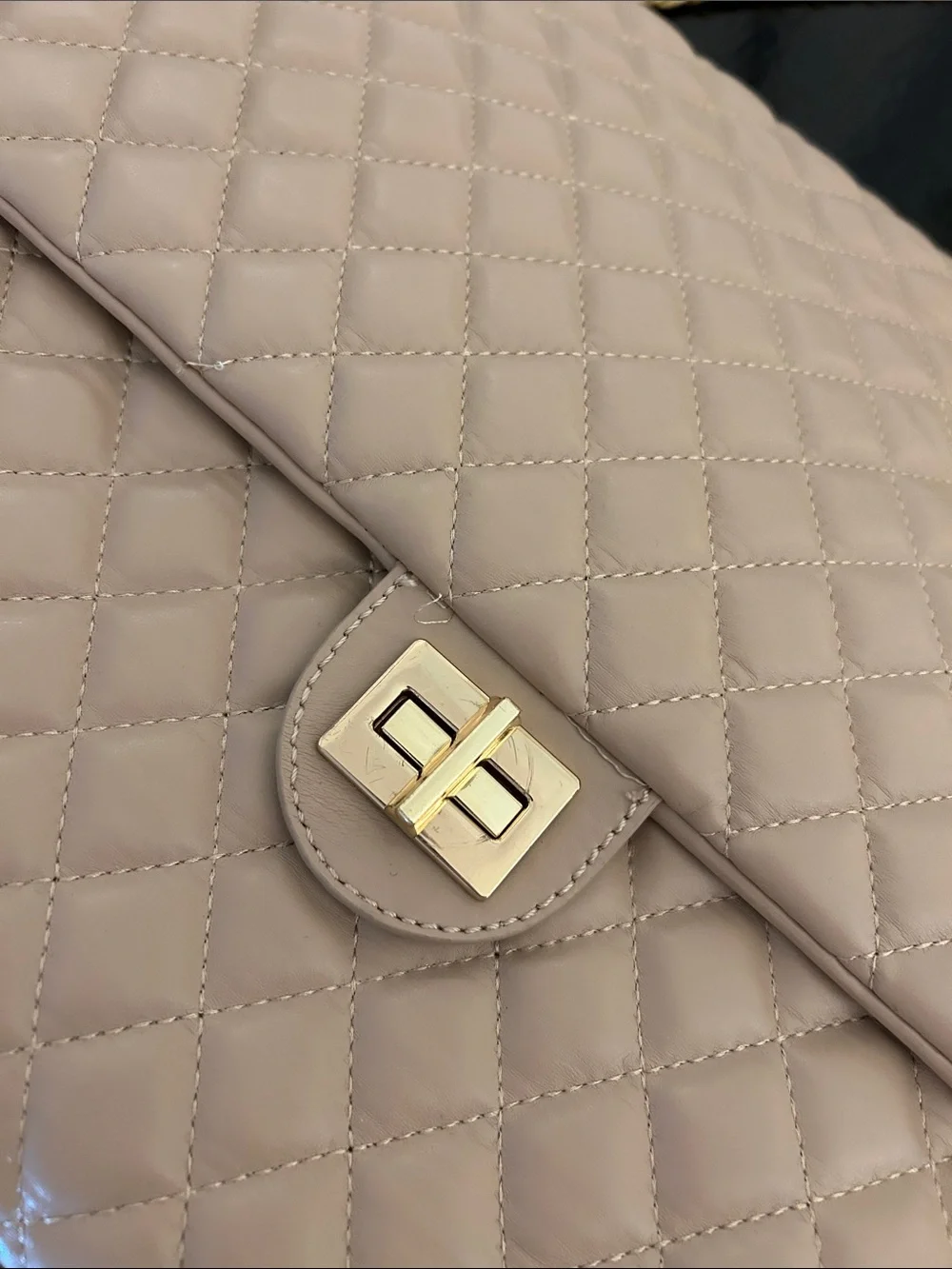 Quilted Nude Shoulder Weekender Bag with Gold Chain Large New - Picture 8 of 16
